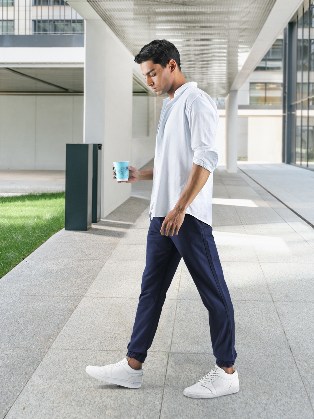 

Roadster Men Navy Slim Fit Pure Cotton Joggers, Navy blue