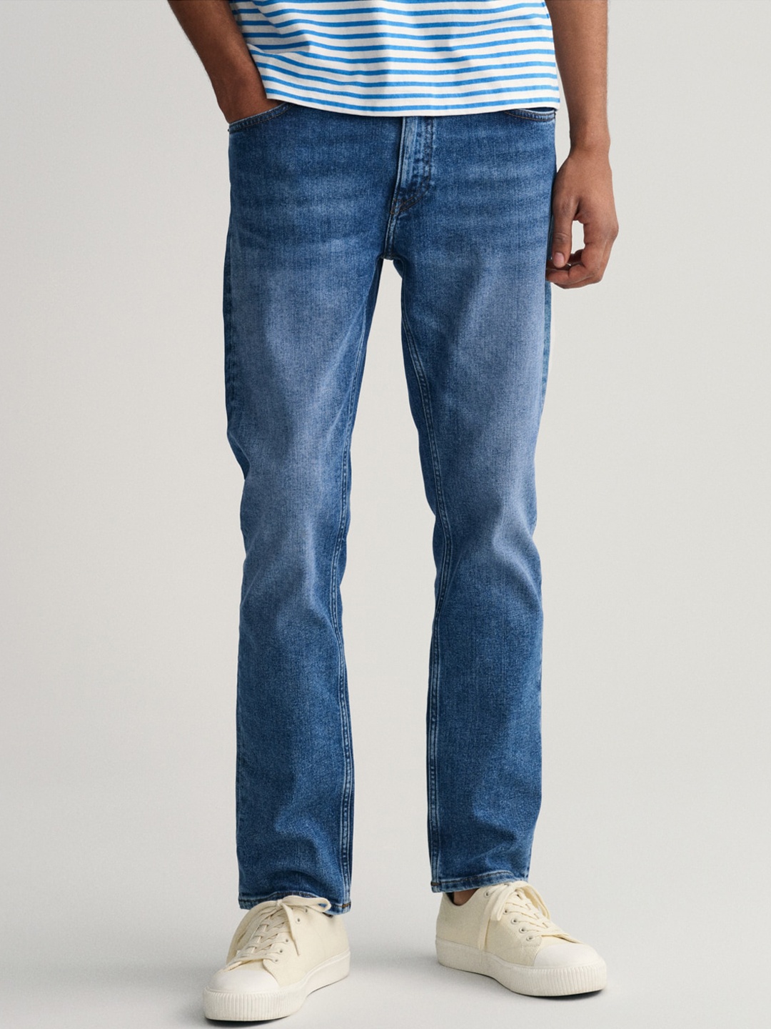 

GANT Men Light Fade Cotton Jeans, Blue