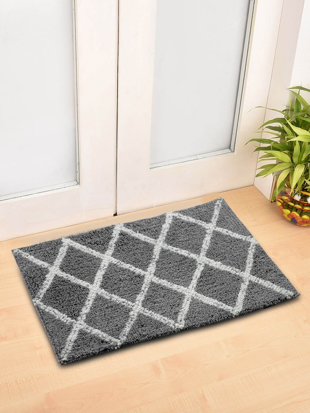 

FABINALIV Grey Geometric Patterned Rectangular Shaped Anti-Skid Doormat