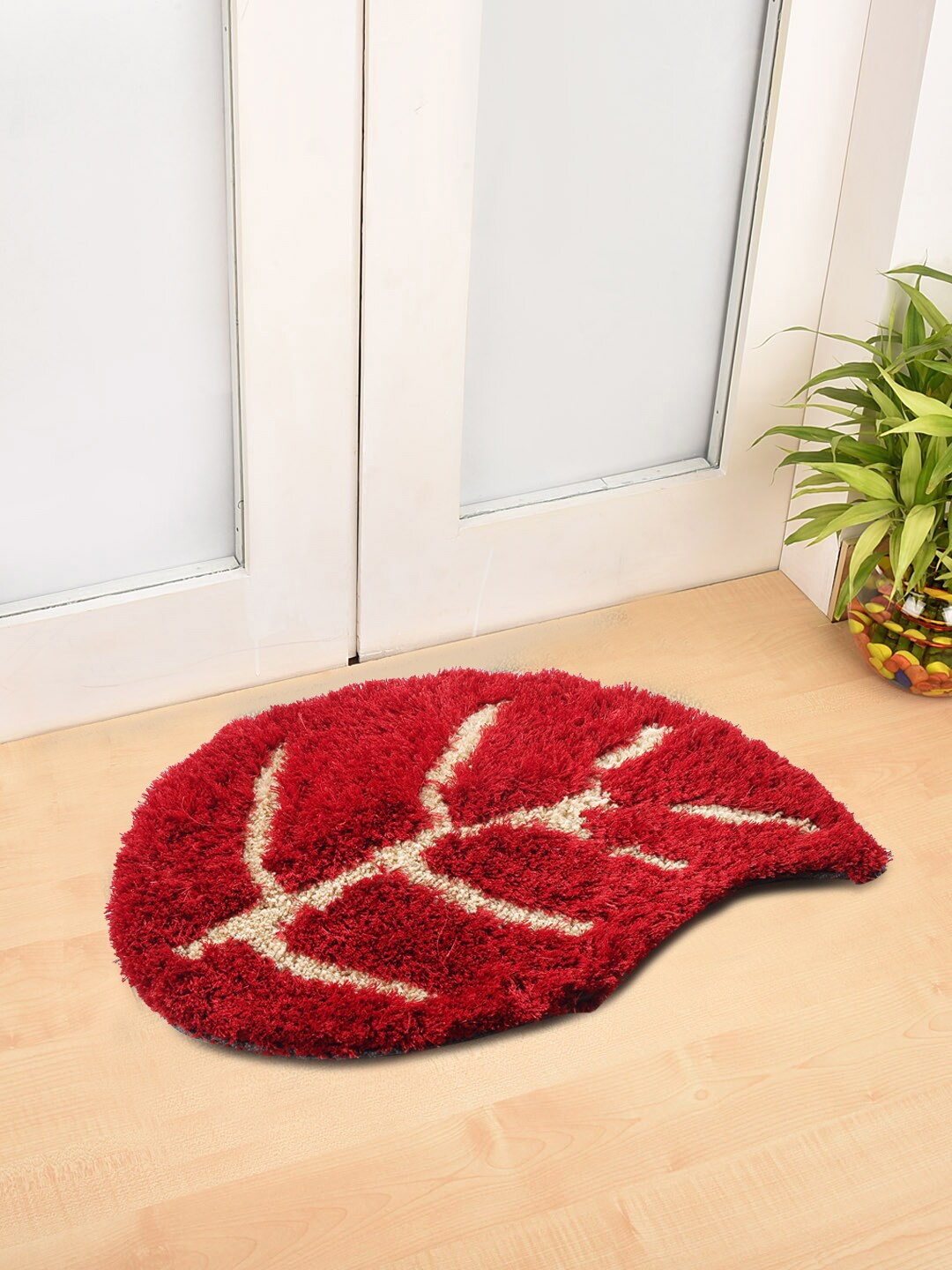 

FABINALIV Red & Beige Leaf Shaped Anti-Skid Doormat
