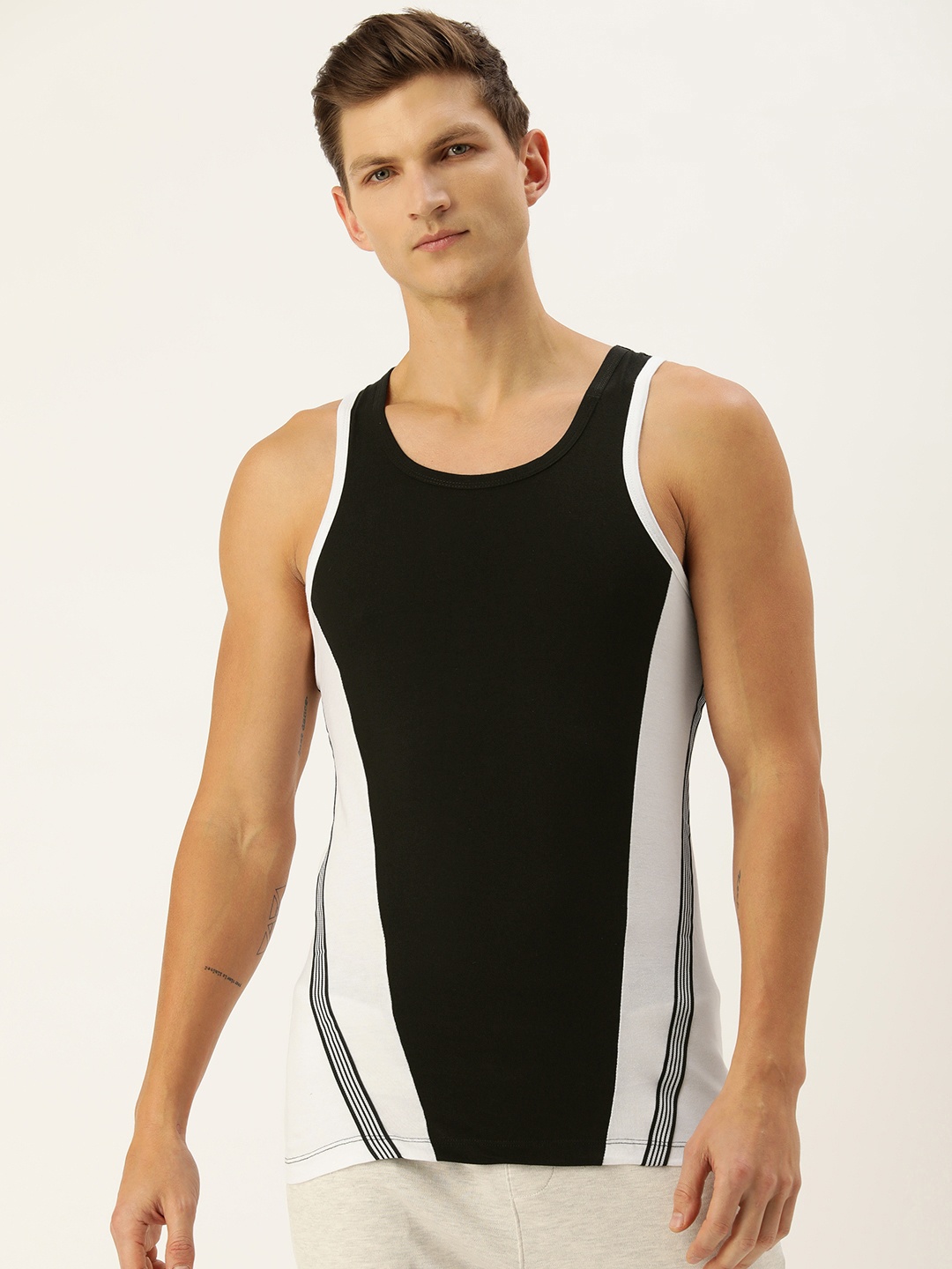 

Chromozome Colourblocked Sleeveless Pure Cotton Innerwear Vests 8902733626958, Black