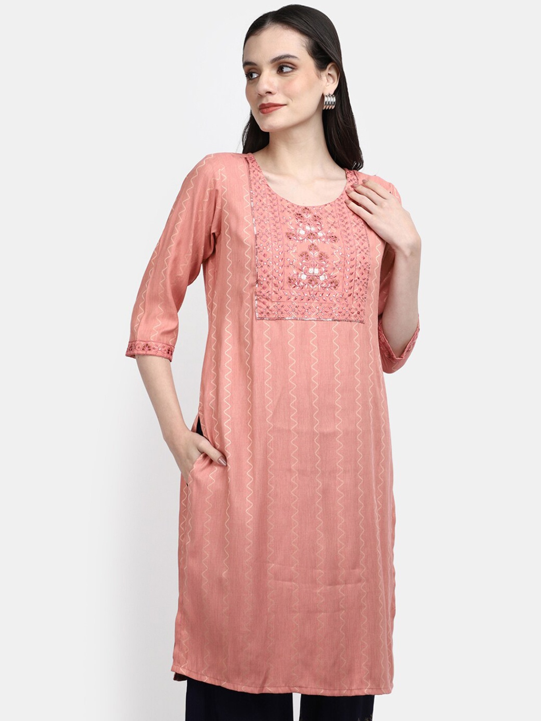 

V-Mart Chevron Printed Thread Work Sequinned Pure Cotton Kurta, Pink