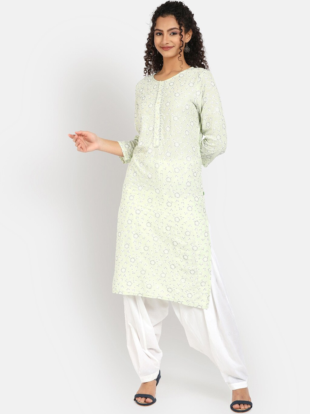 

V-Mart Floral Printed Gotta Patti Kurta, Green