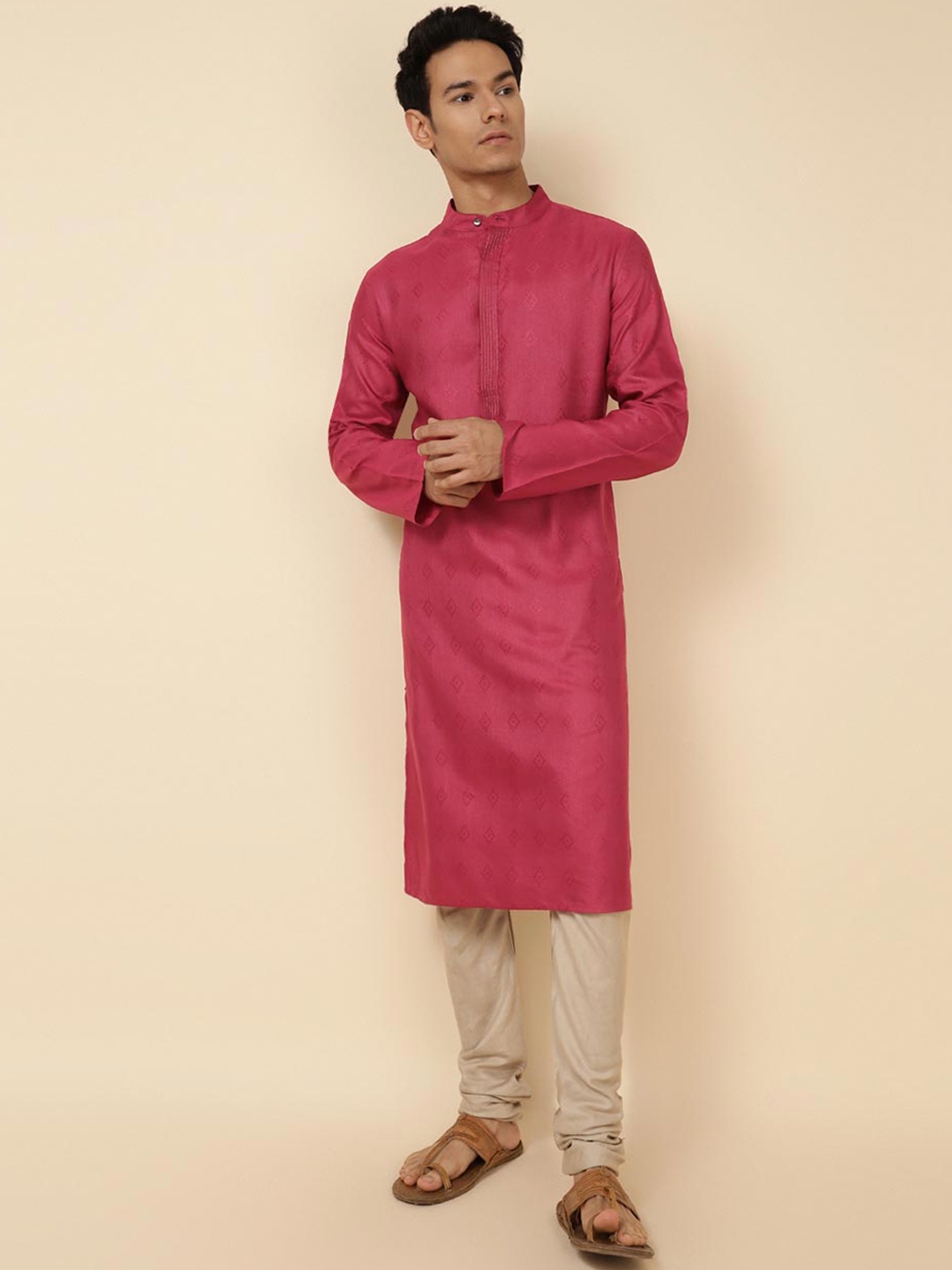 

Fabindia Mandarin Collar Woven Design Kurta, Red