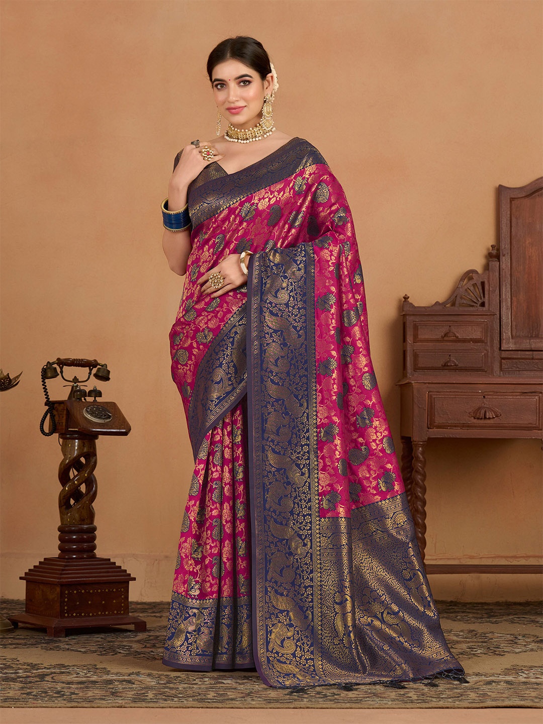 

MIMOSA Ethnic Motif Woven Design Zari Kanjeevaram Saree, Pink