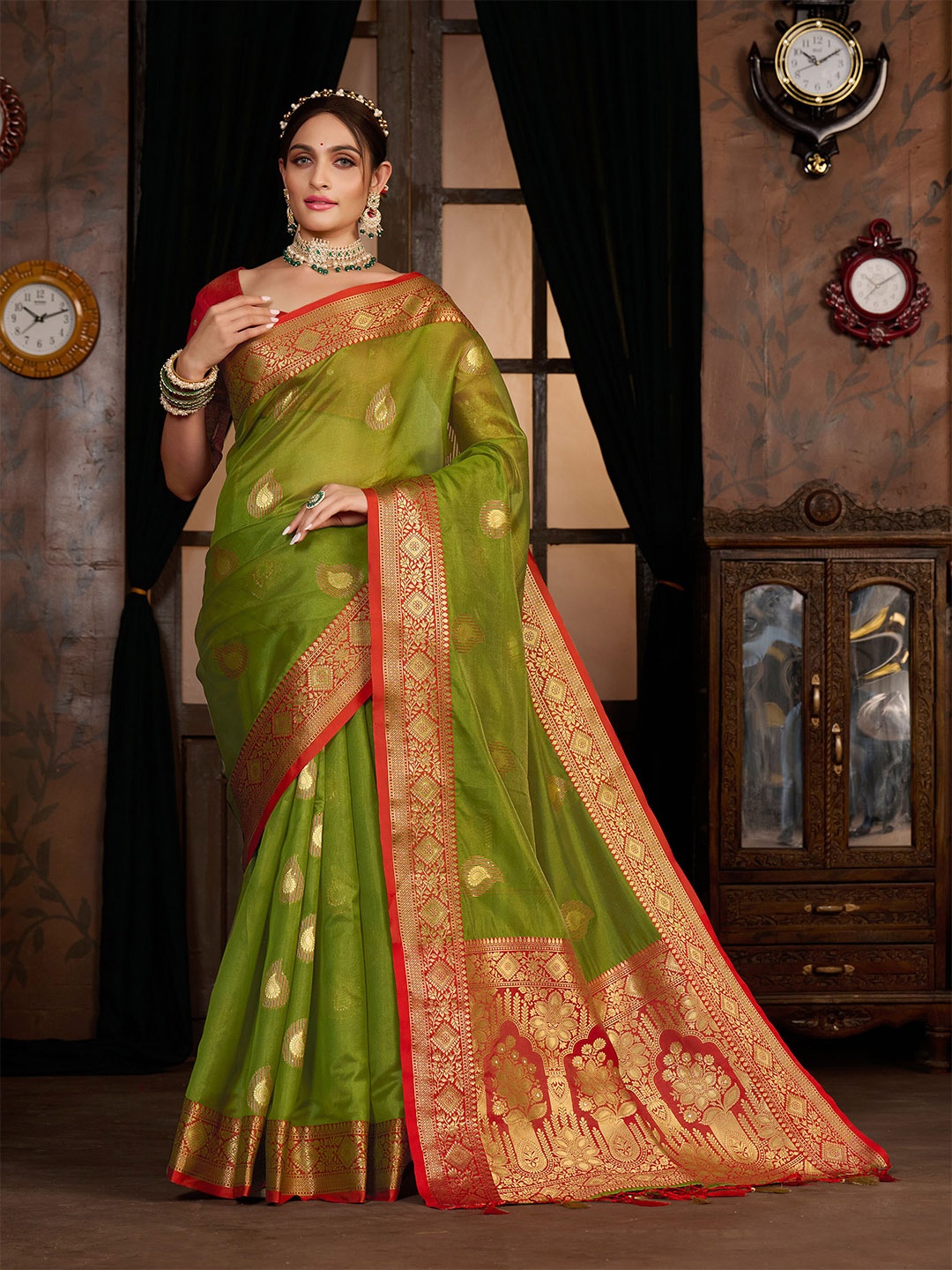 

MIMOSA Ethnic Motif Woven Design Zari Kanjeevaram Saree, Olive