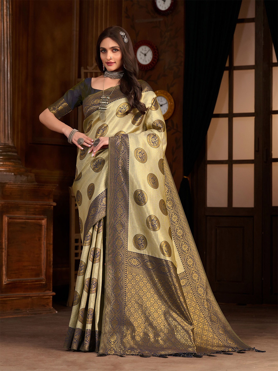 

MIMOSA Floral Woven Design Zari Kanjeevaram Saree, Off white