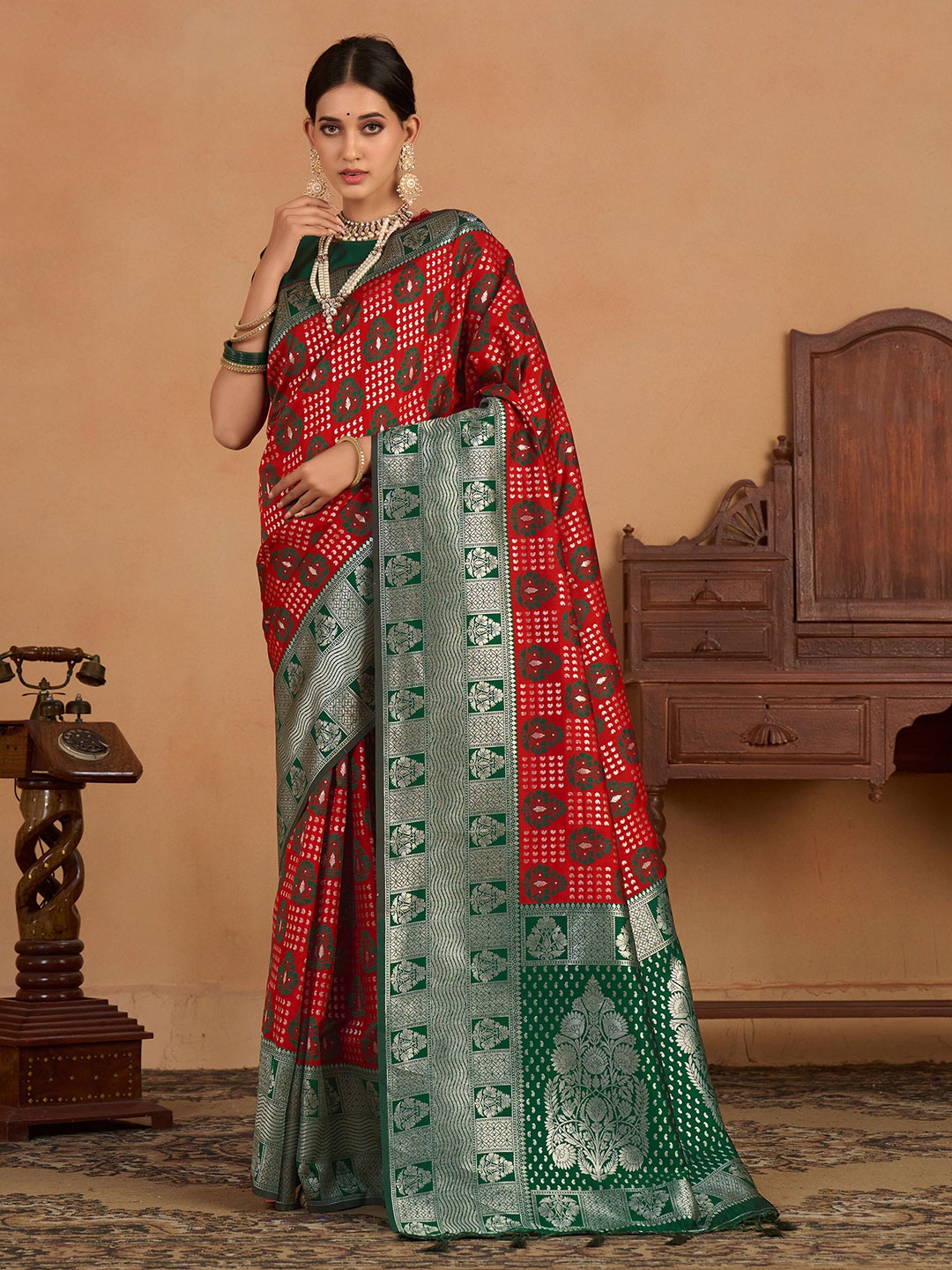 

MIMOSA Floral Woven Design Zari Kanjeevaram Saree, Maroon