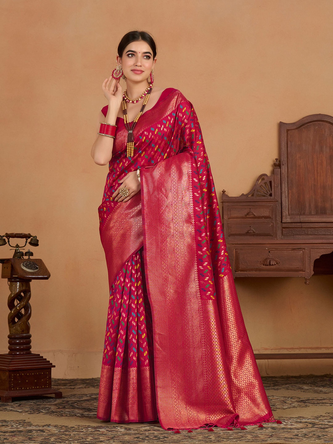 

MIMOSA Paisley Woven Design Zari Kanjeevaram Saree, Pink