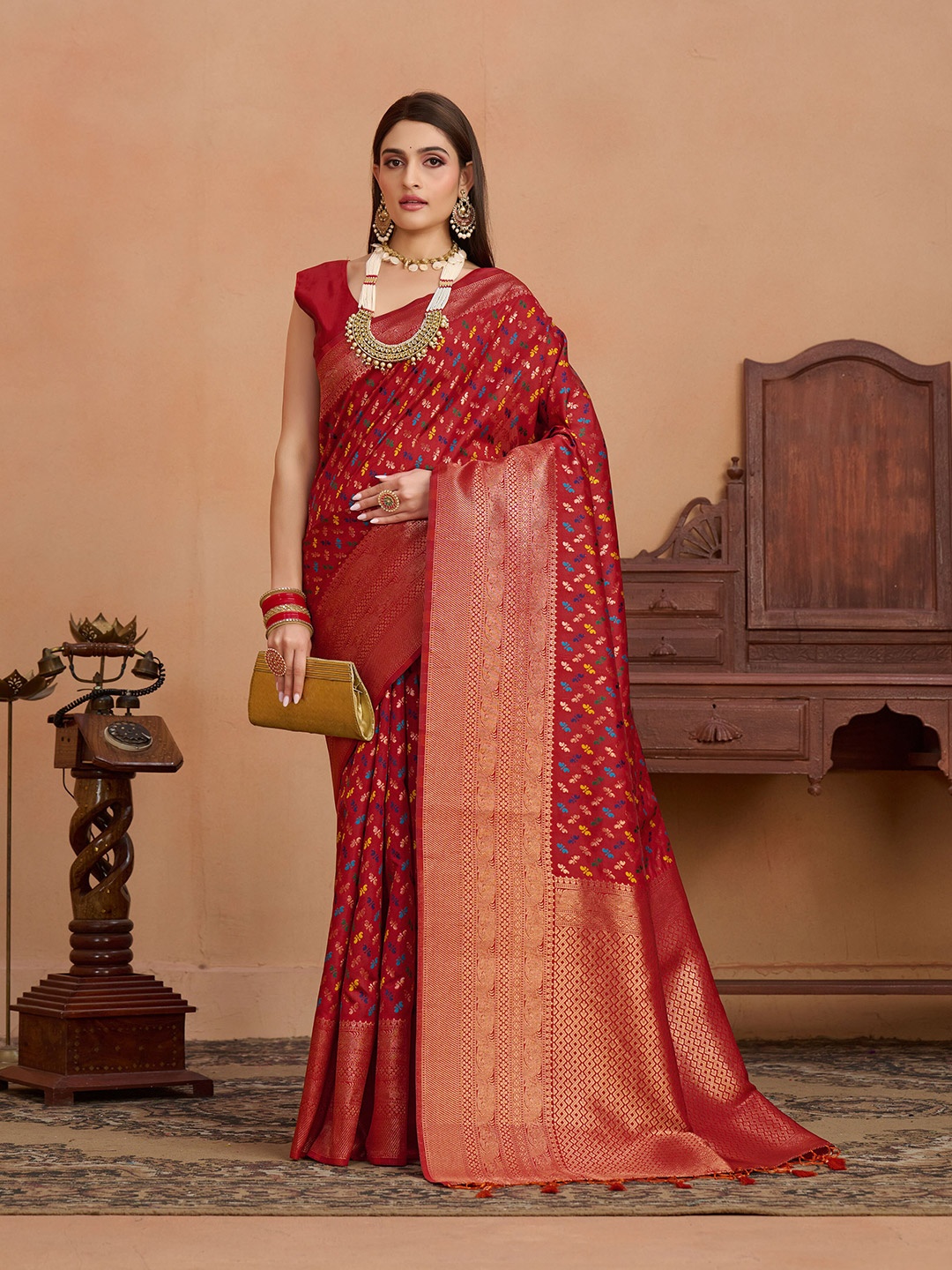 

MIMOSA Paisley Woven Design Zari Kanjeevaram Saree, Red