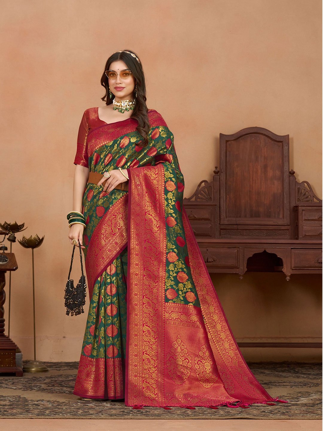 

MIMOSA Woven Design Zari Kanjeevaram Saree, Green