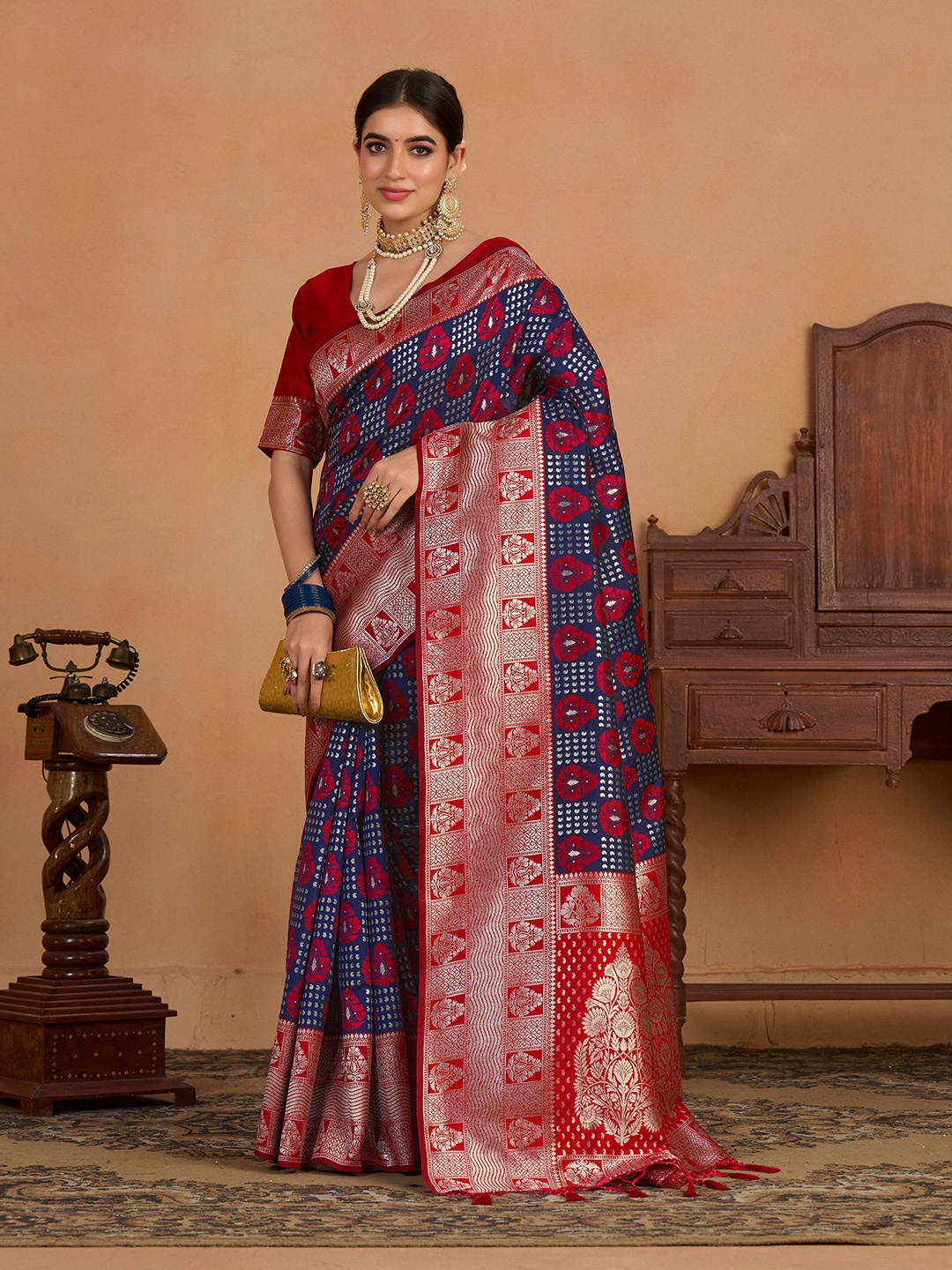 

MIMOSA Woven Design Zari Kanjeevaram Saree, Navy blue