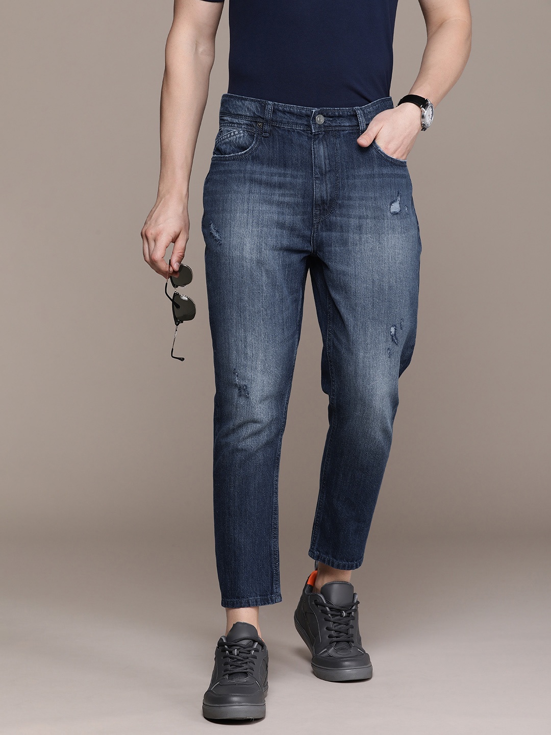 

French Connection Men Pure Cotton Comfy Tapered Fit Mildly Distressed Light Fade Jeans, Blue