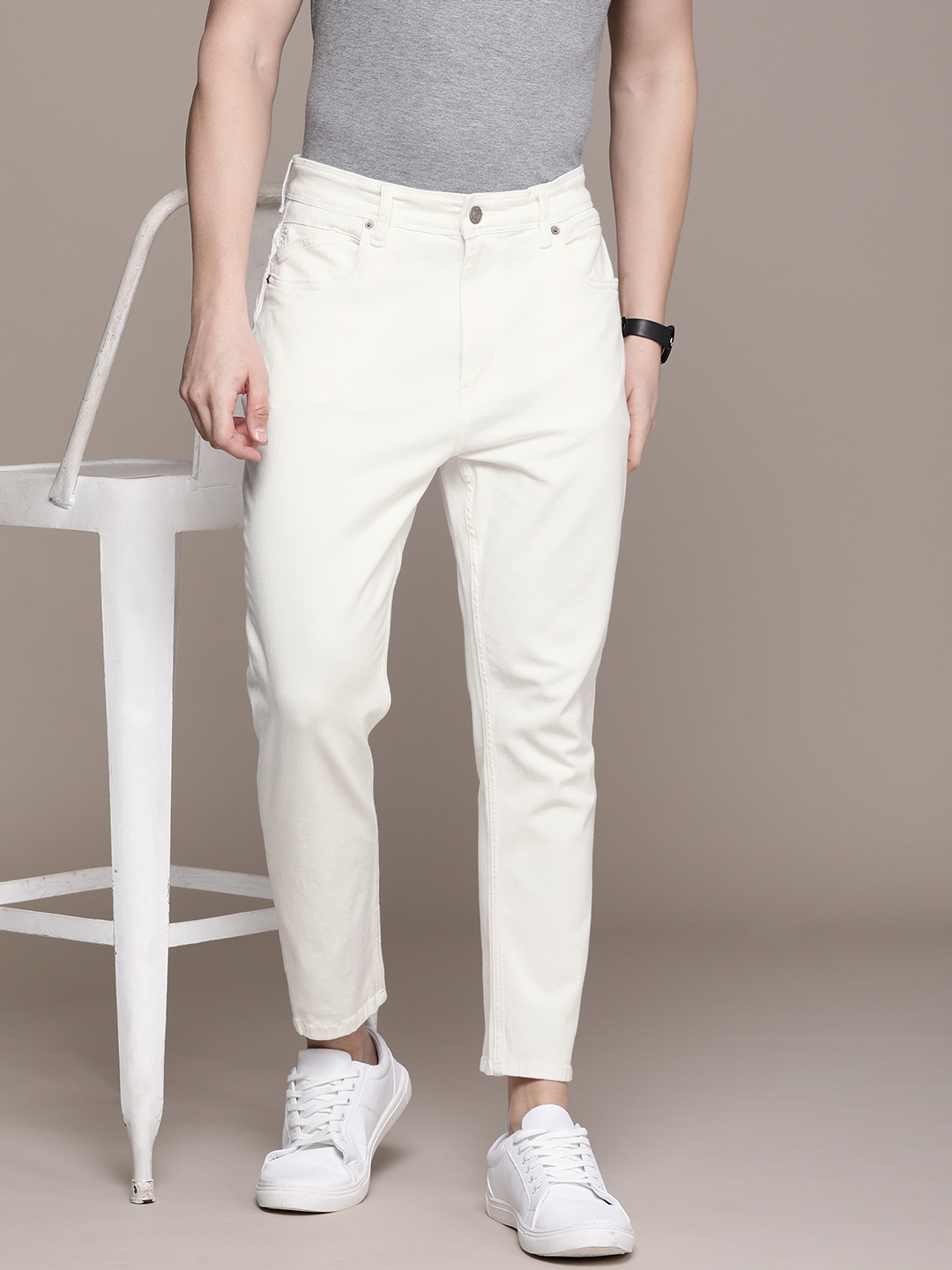 

French Connection Men Comfy Tapered Fit Mid-Rise Stretchable Jeans, White