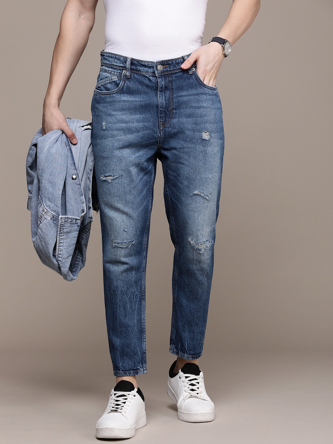 

French Connection Men Pure Cotton Comfy Tapered Fit Mildly Distressed Light Fade Jeans, Blue