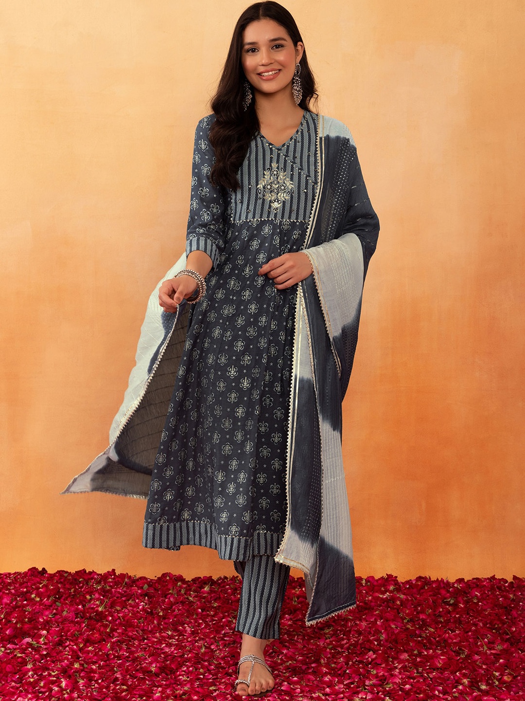 

Rang by Indya Floral Printed A-Line Kurta With Trouser & Dupatta, Grey