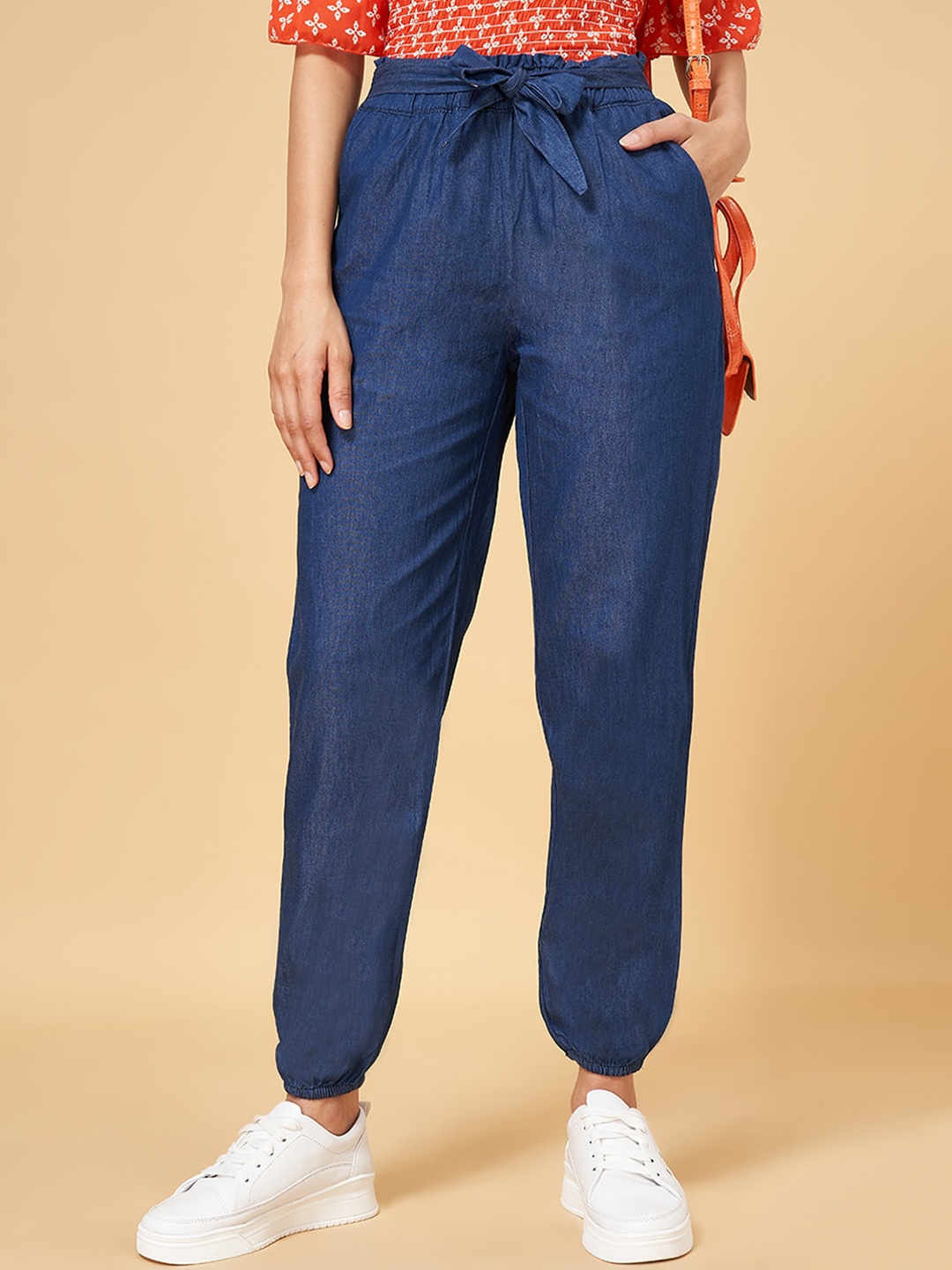 

YU by Pantaloons Women Jogger High-Rise Light Fade Jeans, Blue