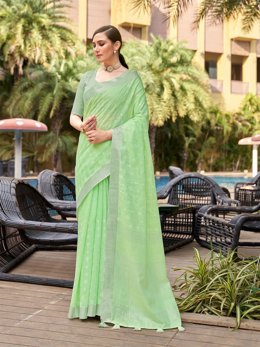 

Mitera Green & Grey Floral Embroidered Pure Linen Banarasi Saree