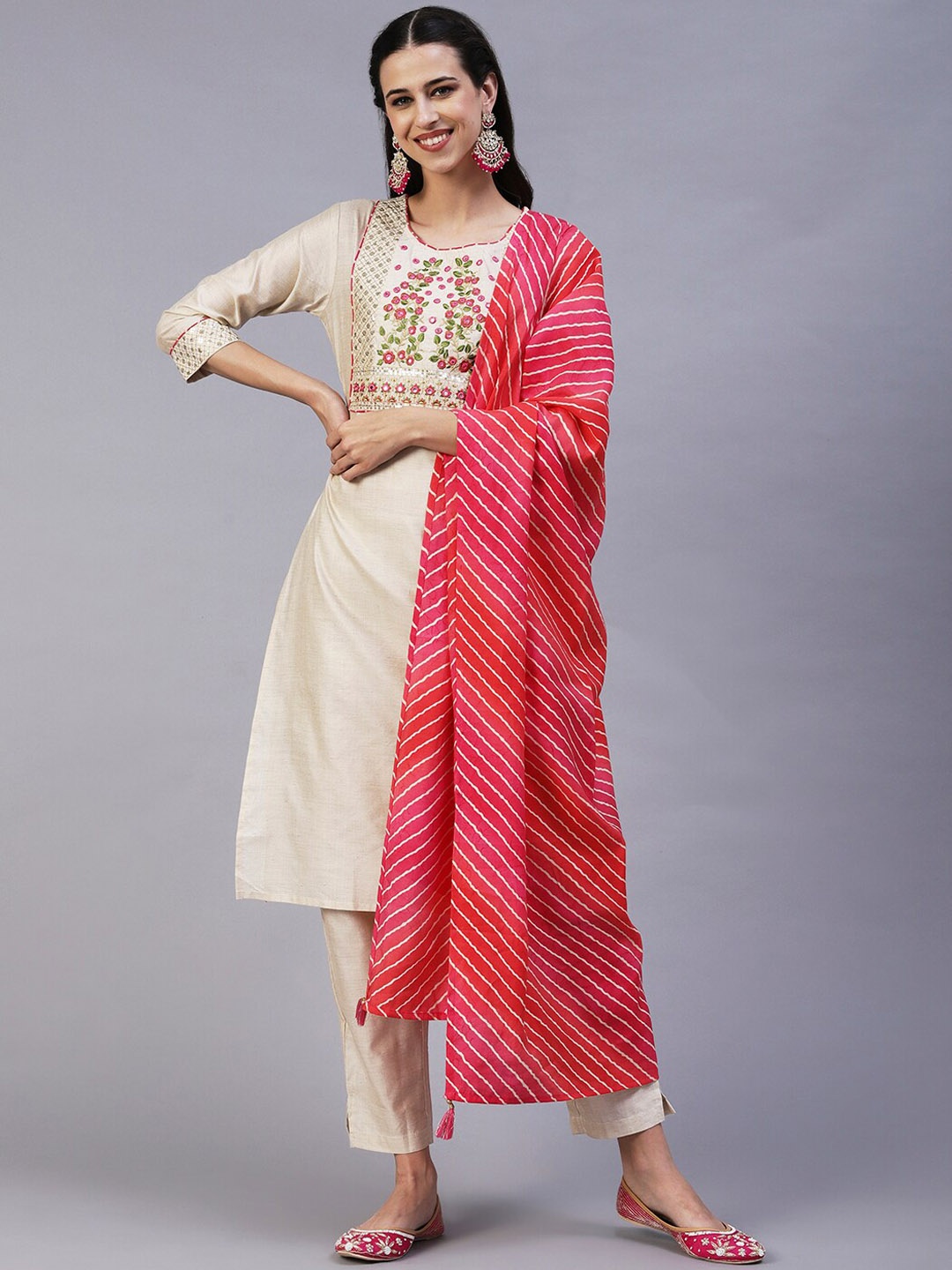 

FASHOR Off White Floral Yoke Design Mirror Work Chanderi Silk Kurta with Trousers & With