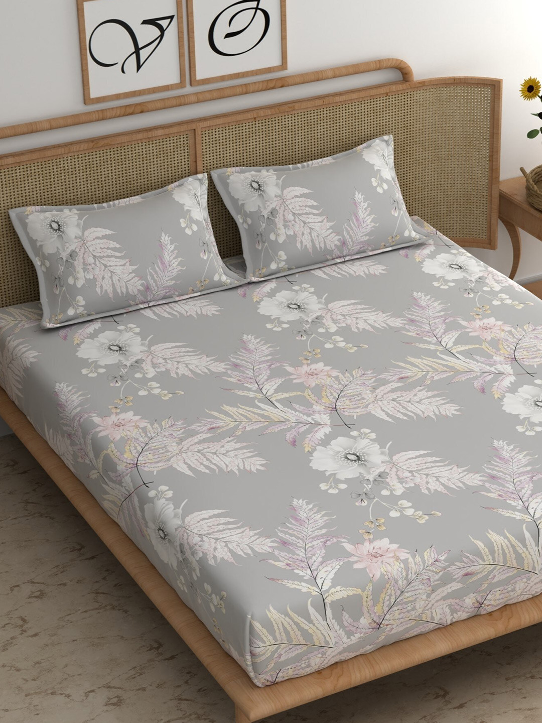 

CHHAVI INDIA Grey & White Floral Printed 210 TC Queen Bedsheet & 2 Pillow Covers