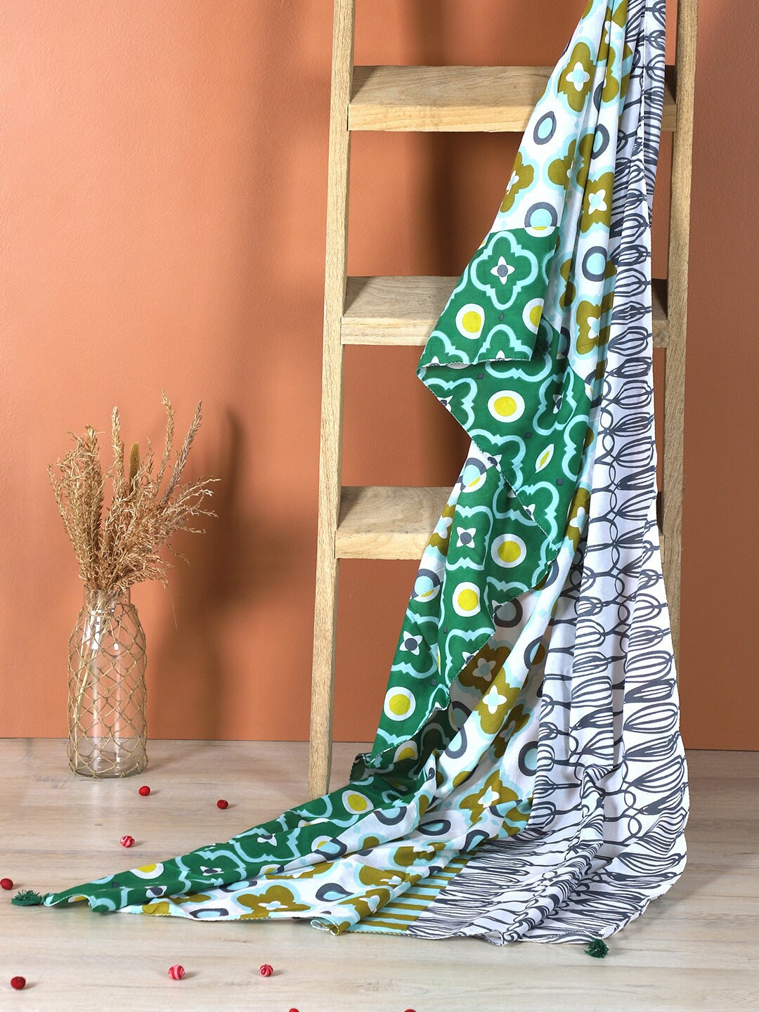 

Contrast Living Women Floral Printed Pure Cotton Scarf, White