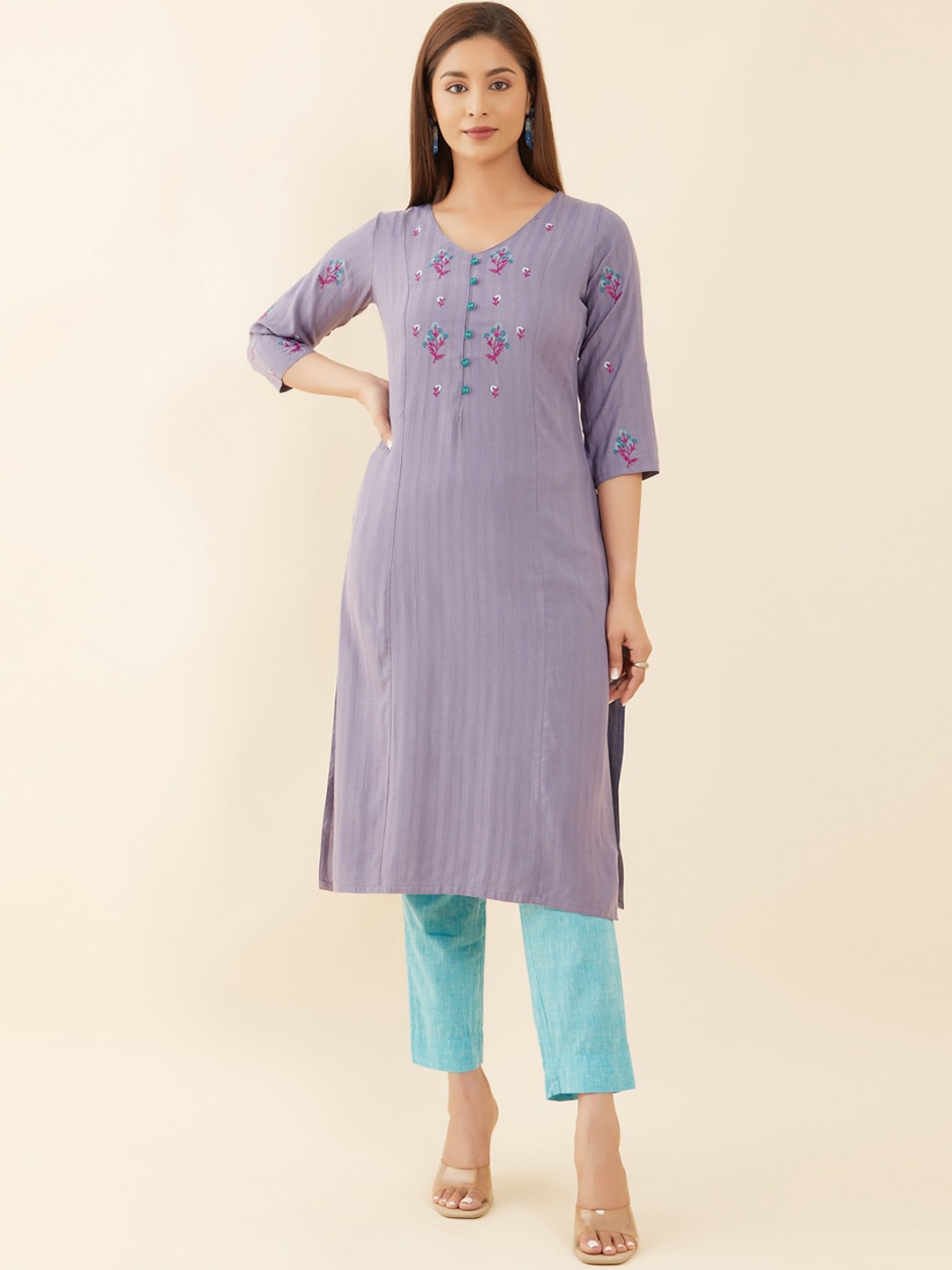

Maybell Floral Yoke Design V Neck Thread Work Kurta, Purple