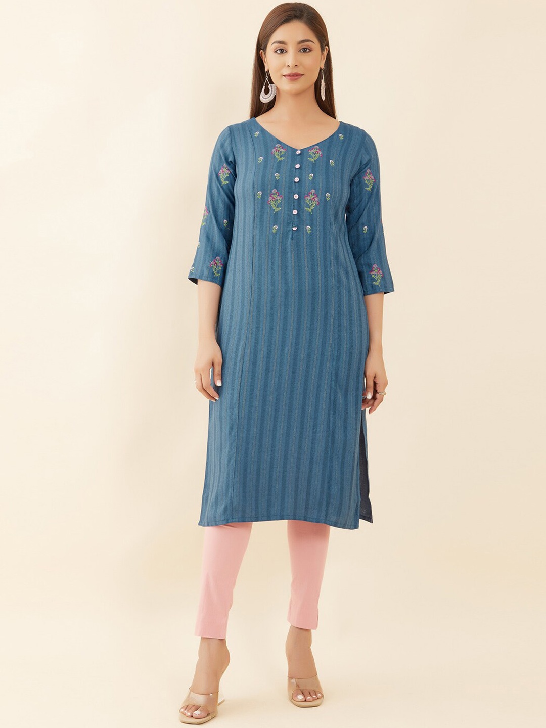 

Maybell Floral Yoke Design V Neck Thread Work Kurta, Blue