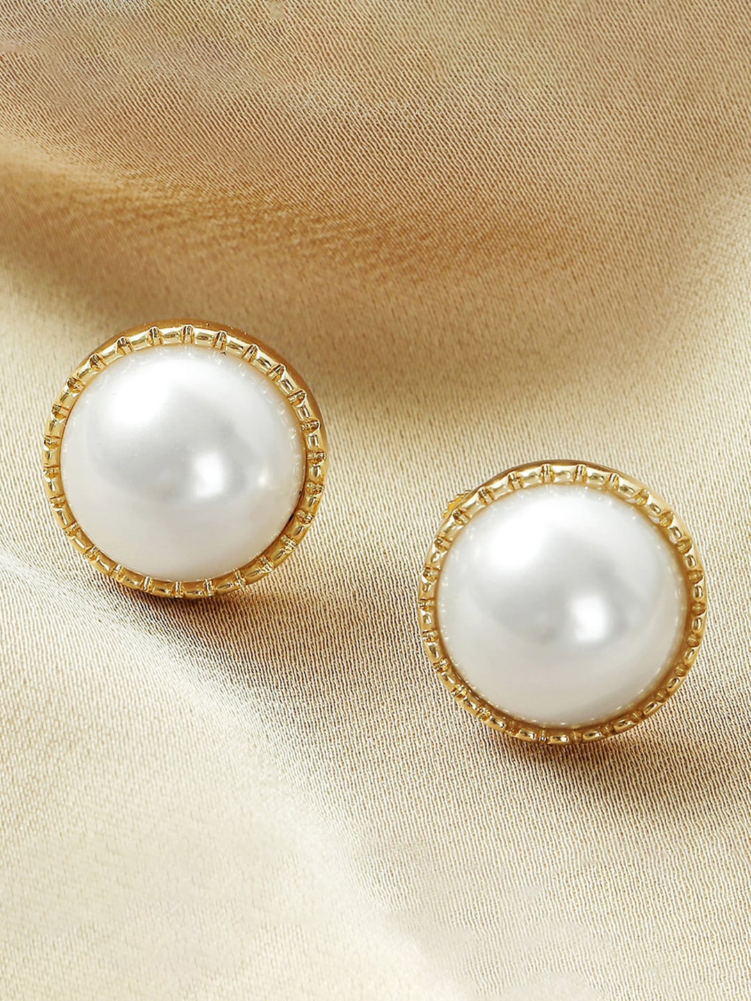 

Peora Gold-Plated Contemporary Pearls Studded Studs Earrings