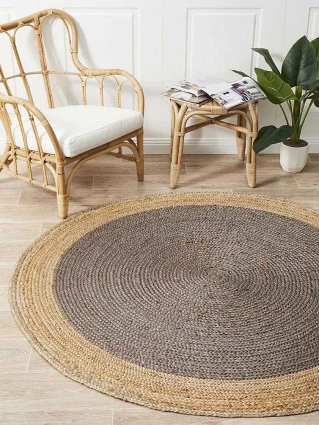 

THE HANDMADE FLAIR Brown & Beige Braided Jute Circular Carpet