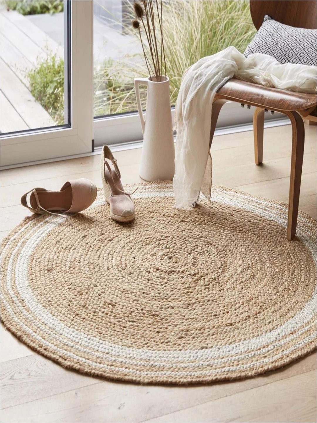 

THE HANDMADE FLAIR Beige & White Braided Jute Circular Carpet
