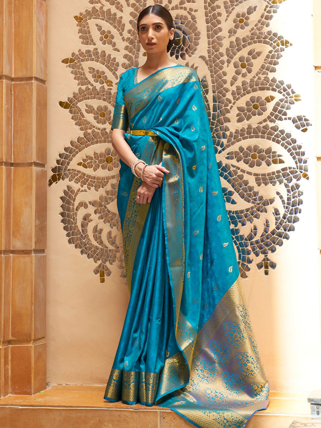 

KARAGIRI Floral Woven Design Zari Saree, Blue