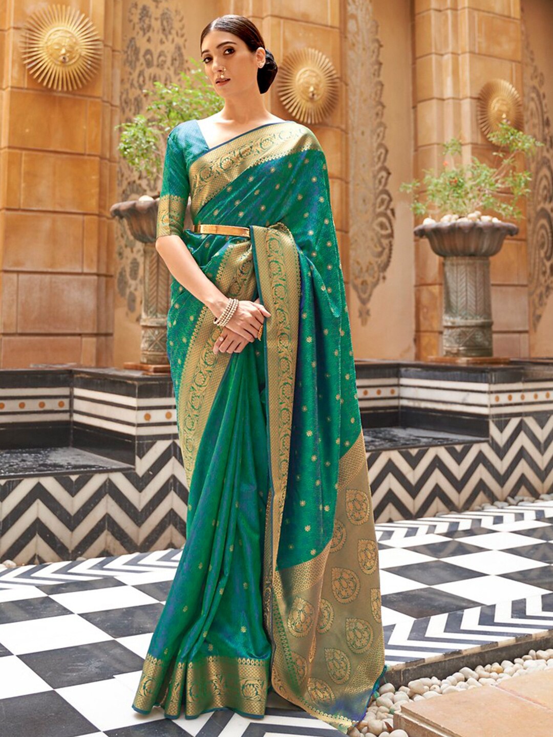 

KARAGIRI Floral Woven Design Zari Saree, Green