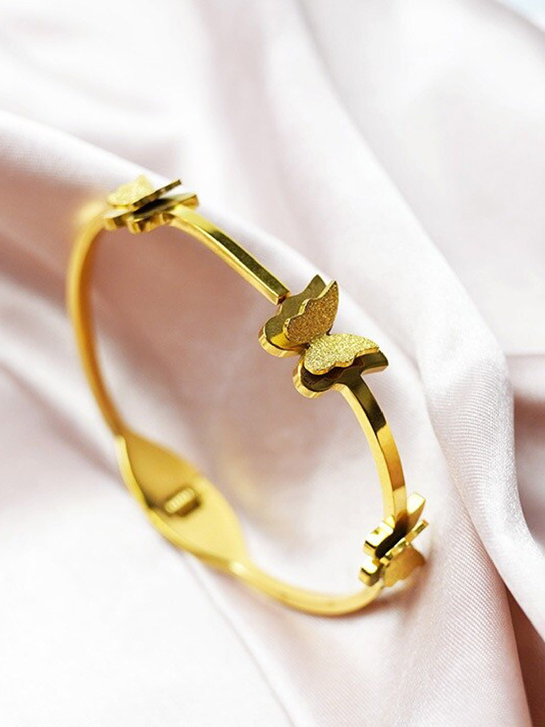 

MYKI Gold-Toned Cubic Zirconia Gold-Plated Cuff Bracelet