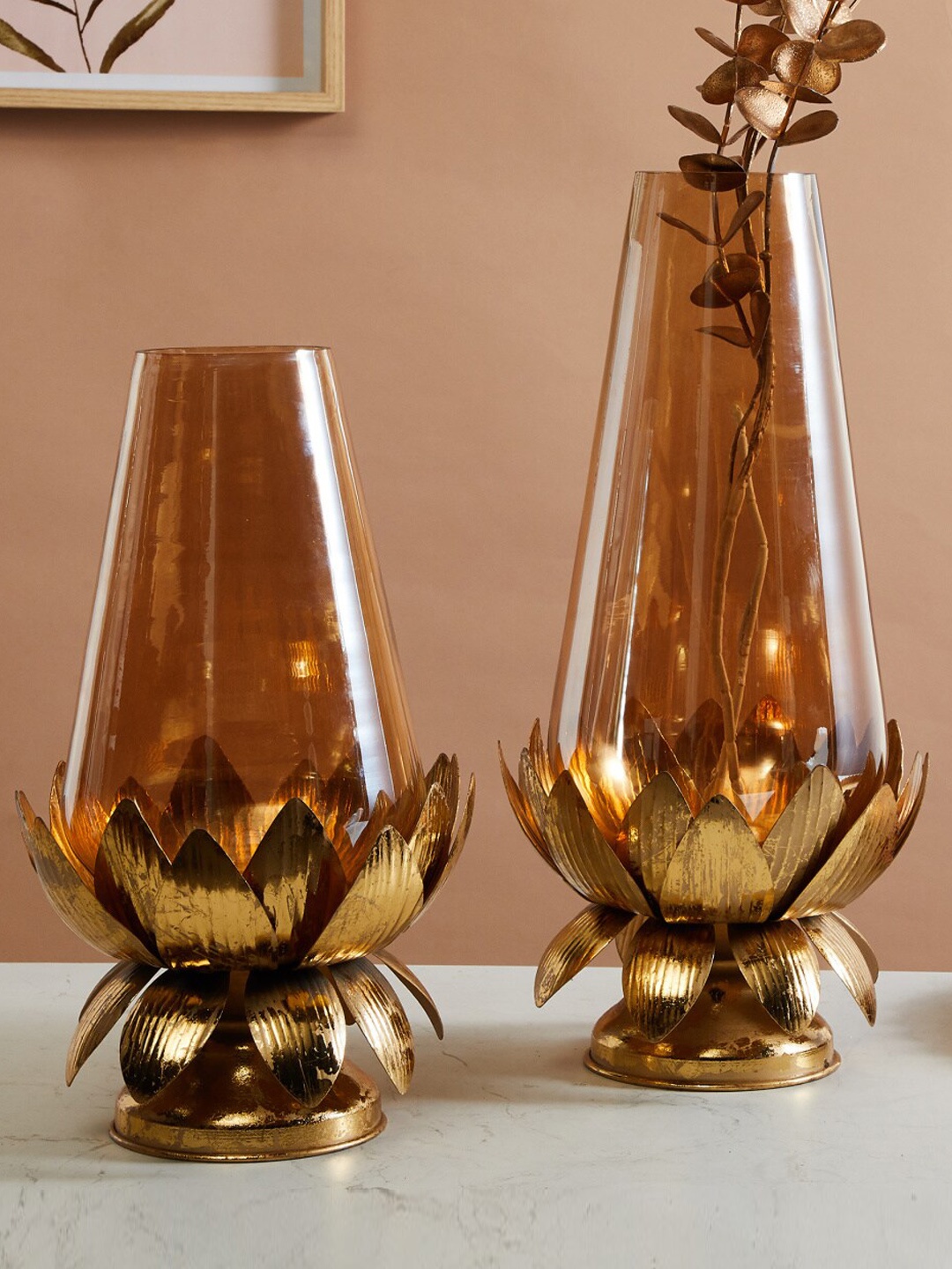 

Home Centre Rylee Gold-Toned Glass Vase With Lotus Stand