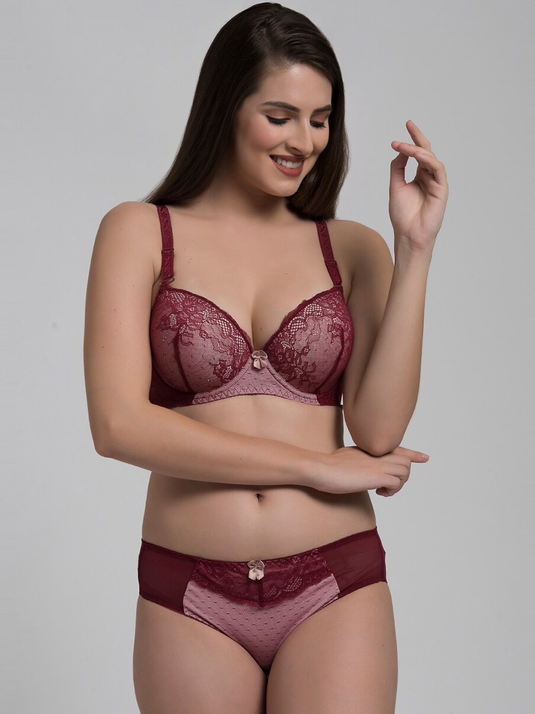 

MAKCLAN Lightly Padded Underwired Dual Tone Lace Lingerie Set, Red