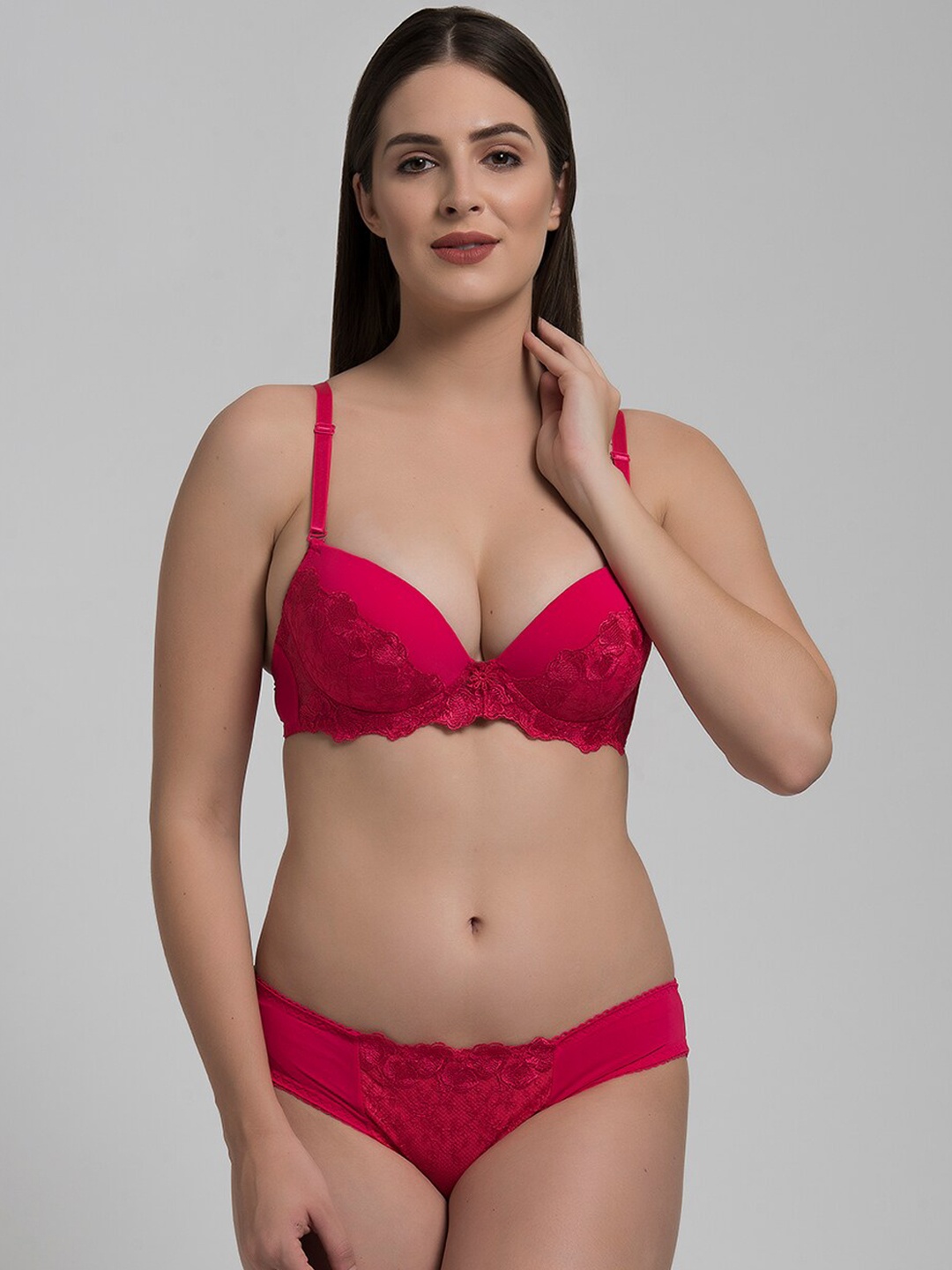 

MAKCLAN Self Design Lightly Padded Underwired Lingerie Set, Red