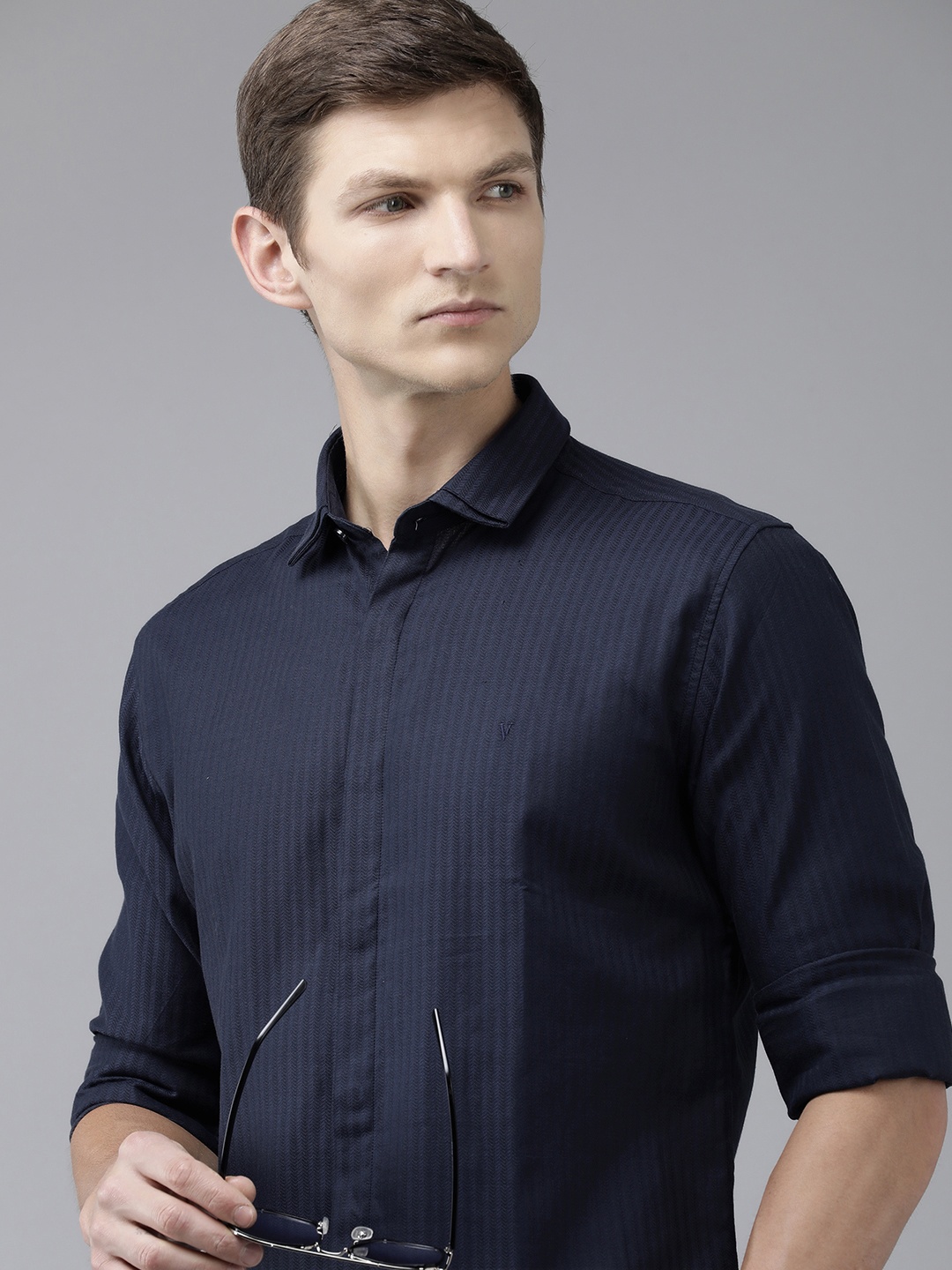 

V Dot Men Slim Fit Opaque Cotton Casual Shirt, Navy blue