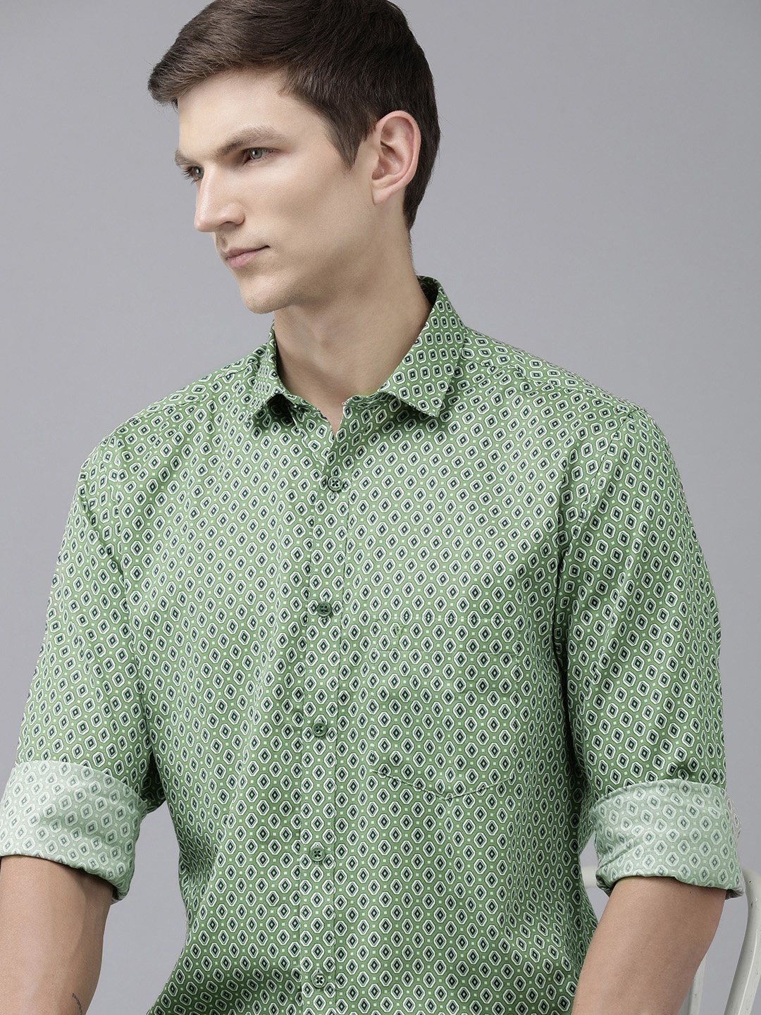 

V Dot Men Printed Slim Fit Opaque Cotton Casual Shirt, Green