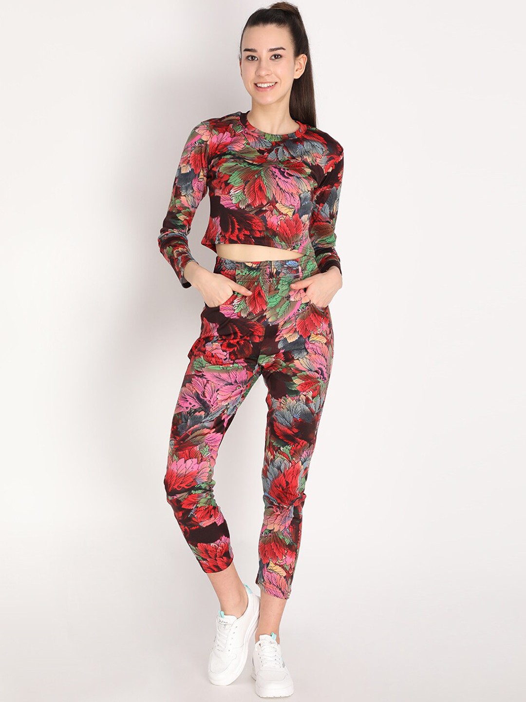 

CHKOKKO Floral Printed T-Shirt & Trackpants, Red