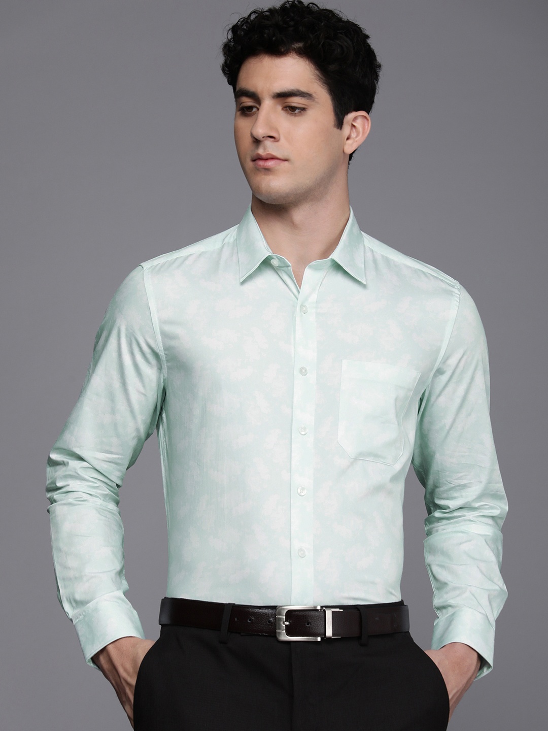 

Louis Philippe Slim Fit Floral Printed Pure Cotton Formal Shirt, Green