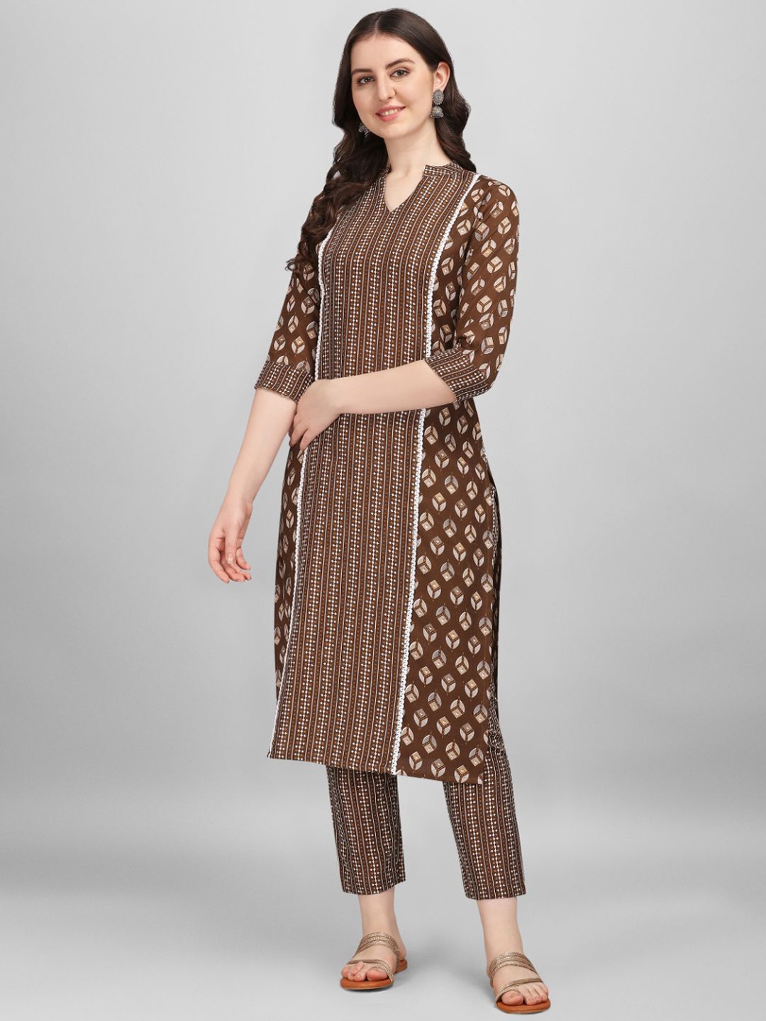 

NAINVISH Mandarin Collar Ethnic Motifs Printed Kurta with Trousers, Brown