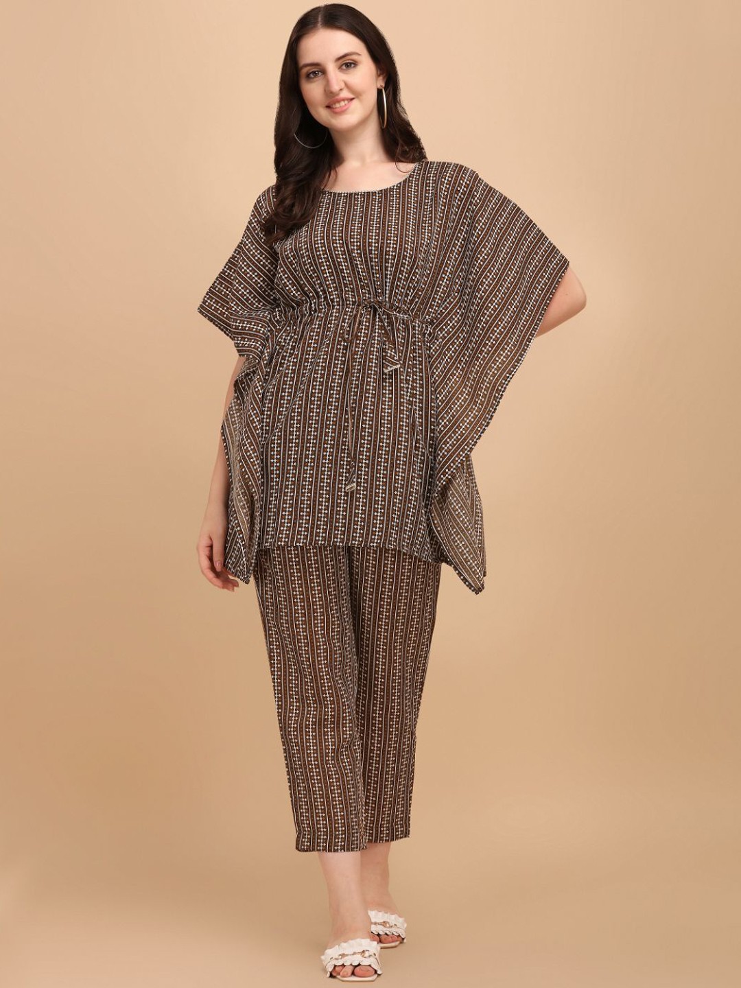 

NAINVISH Ehnic Motifs Printed Kaftan Kurta with Trousers, Brown