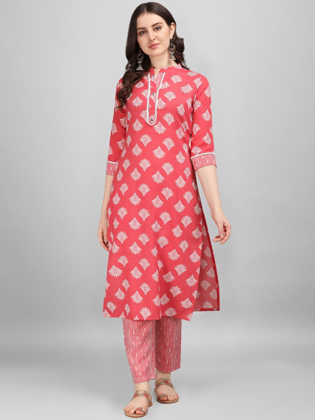 

NAINVISH Mandarin Collar Floral Printed Kurta with Trousers, Pink