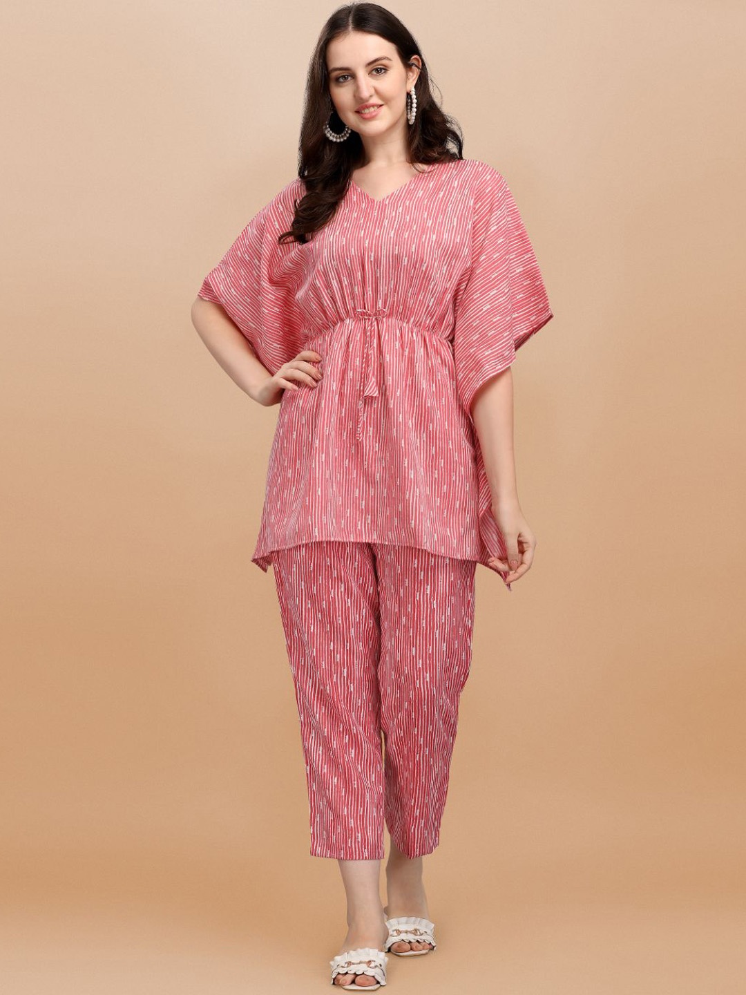 

NAINVISH Striped Kaftan Kurta with Trousers, Red