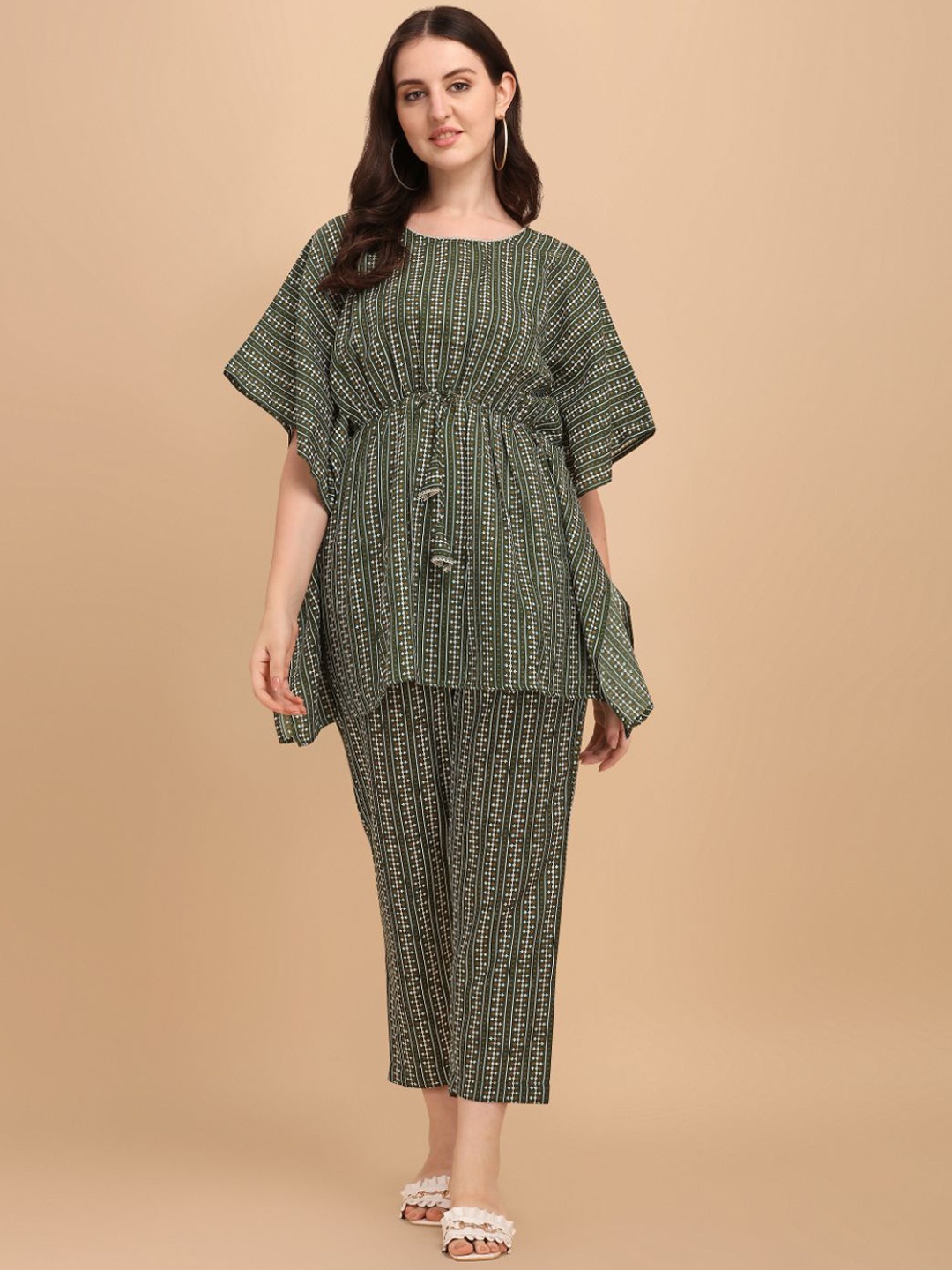 

NAINVISH Ethnic Motifs Printed Kaftan Kurta with Trousers, Green