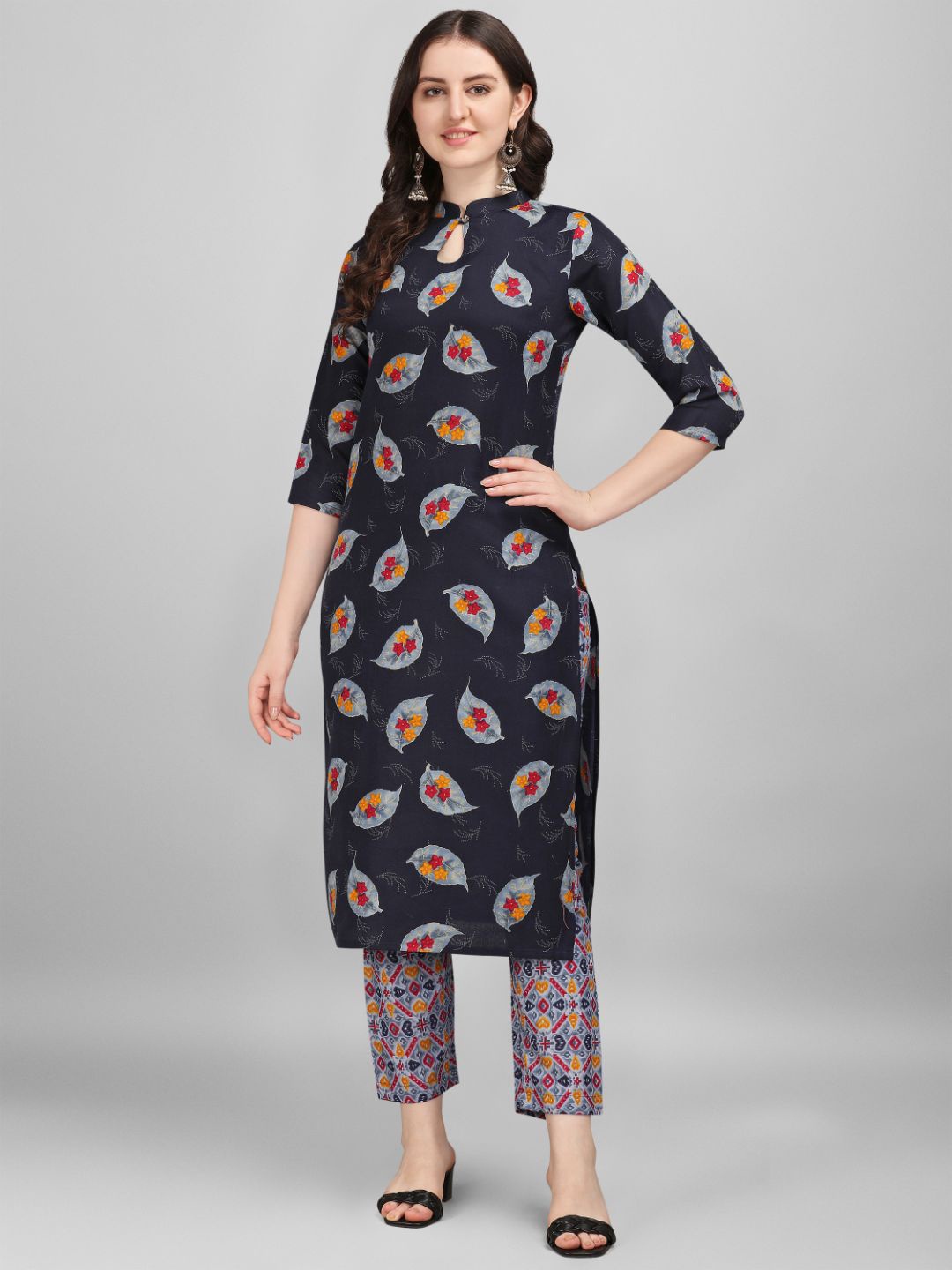 

NAINVISH Mandarin Collar Floral Printed Kurta with Trousers, Navy blue