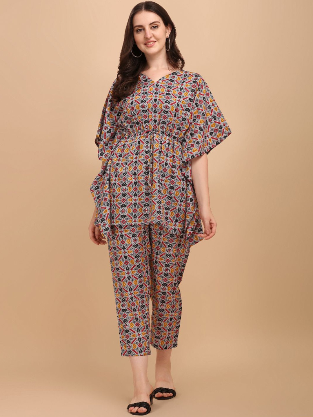 

NAINVISH Ethnic Motifs Printed Kaftan Kurti with Trousers, Grey