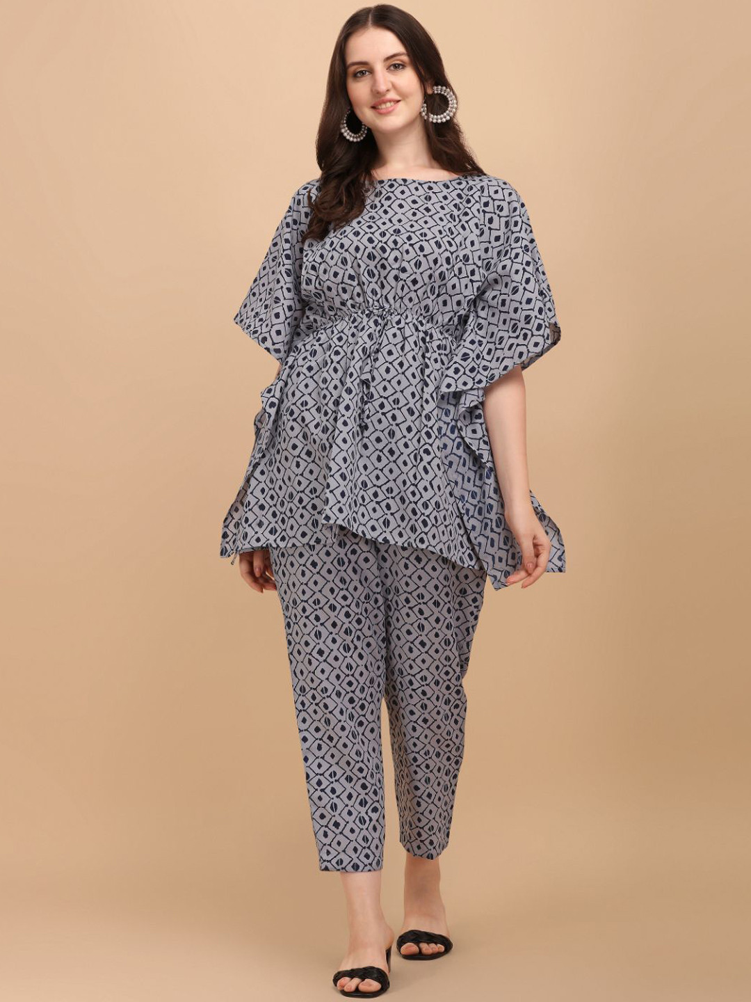 

NAINVISH Ethnic Motifs Printed Kaftan Kurti with Trousers, Grey