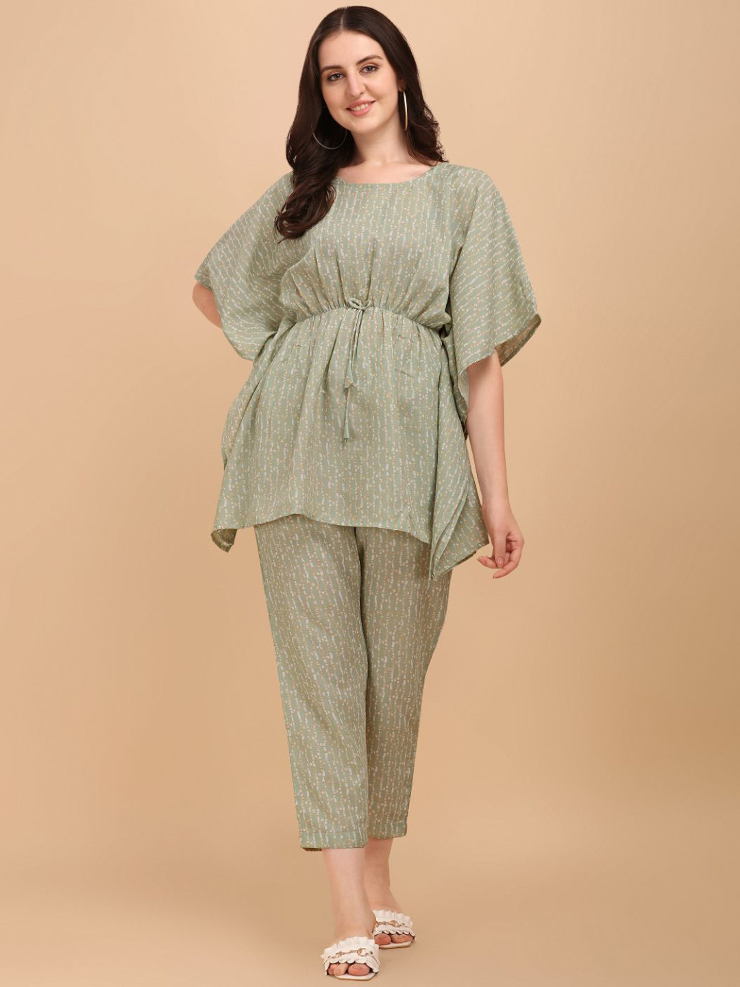

NAINVISH Ethnic Motifs Printed Kaftan Kurti with Trousers, Green