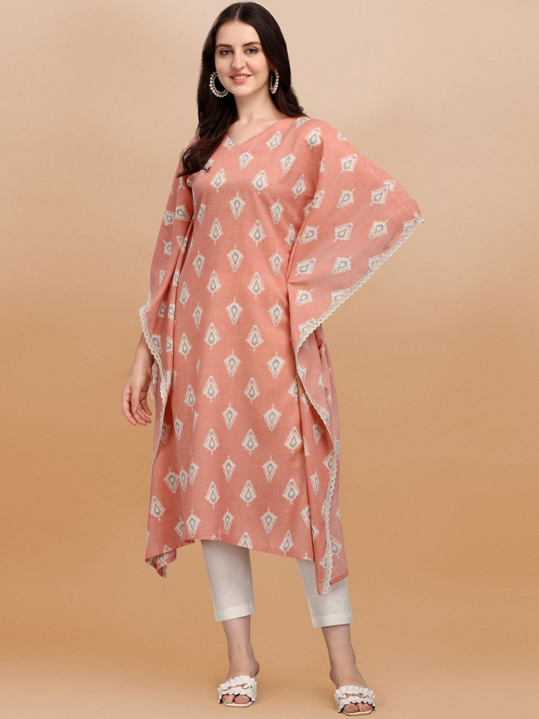 

NAINVISH Ethnic Motifs Printed Kaftan Kurta with Trousers, Peach